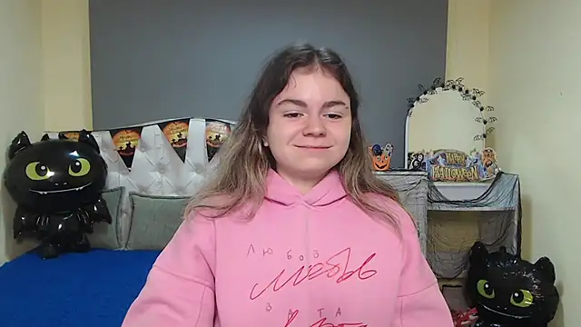 TinaRedly online show from October 2025 06:40:01 PM