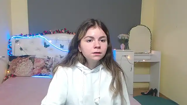 TinaRedly online show from May 2026 06:02:02 PM