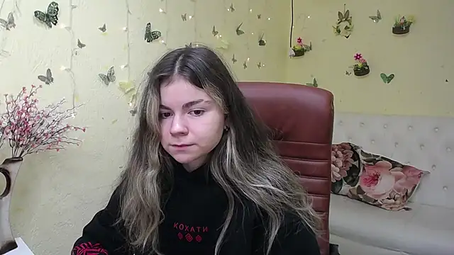 TinaRedly online show from April 2026 05:29:01 PM