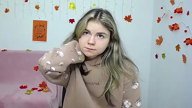 TinaRedly online show from December 2025 07:15:01 PM