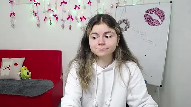 TinaRedly online show from April 2026 05:28:02 PM