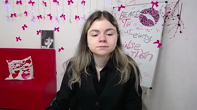 TinaRedly online show from March 2026 06:13:02 PM