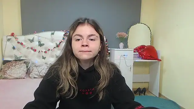 TinaRedly online show from April 2026 05:25:01 PM