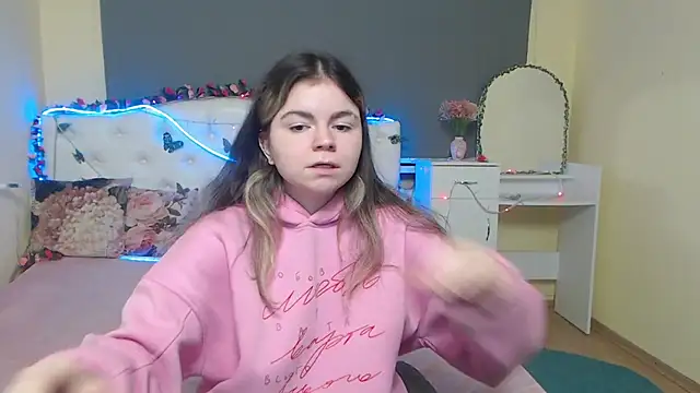 TinaRedly online show from April 2026 06:51:01 AM