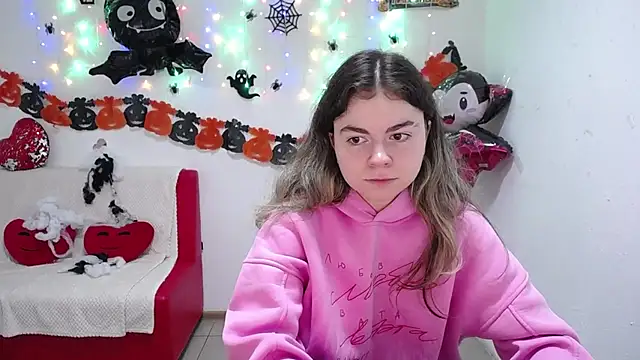 TinaRedly online show from October 2025 06:20:02 PM