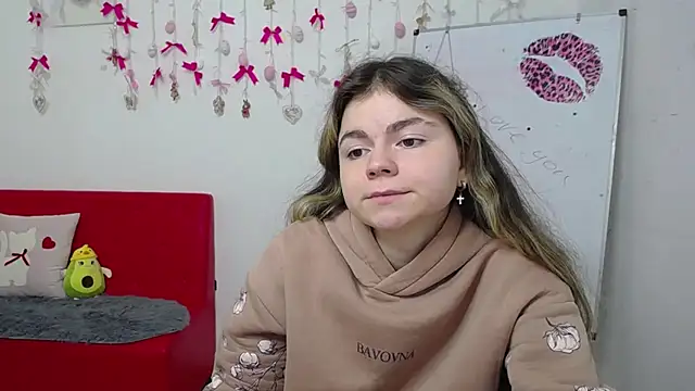 TinaRedly online show from April 2026 06:09:02 PM