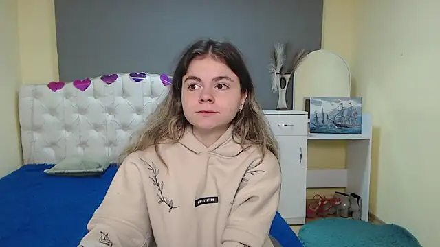 TinaRedly online show from October 2025 05:47:01 PM