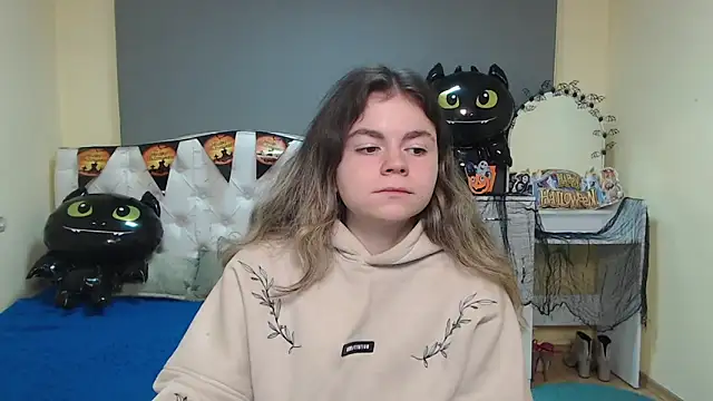 TinaRedly online show from October 2025 06:21:01 AM