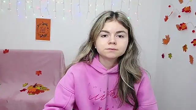 TinaRedly online show from December 2025 06:40:01 PM