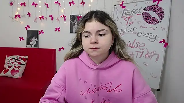 TinaRedly online show from March 2026 06:20:02 PM