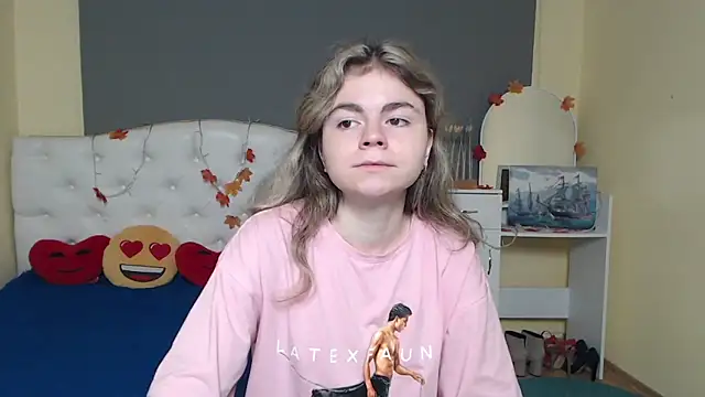 TinaRedly online show from November 2025 12:26:01 PM