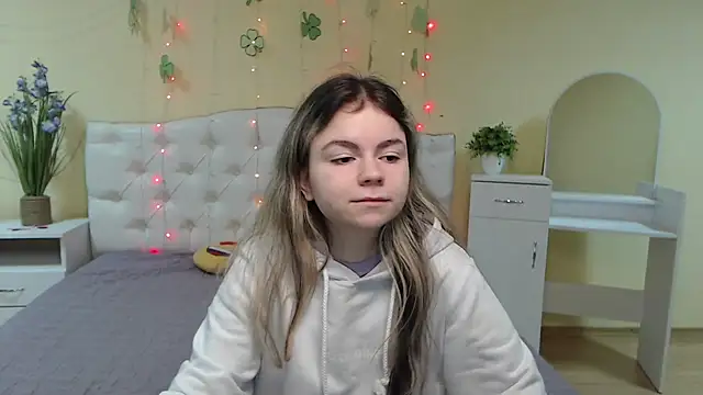 TinaRedly online show from March 2025 06:03:02 PM