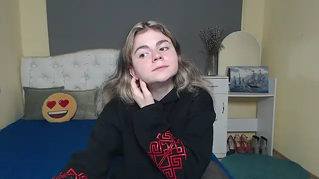 TinaRedly online show from November 2025 06:35:02 PM