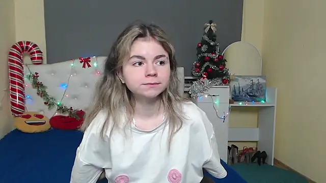 TinaRedly online show from December 2025 06:34:02 PM