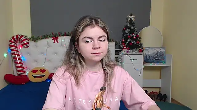 TinaRedly online show from December 2025 08:04:02 PM