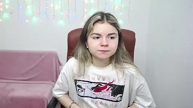 TinaRedly online show from December 2025 06:50:02 PM