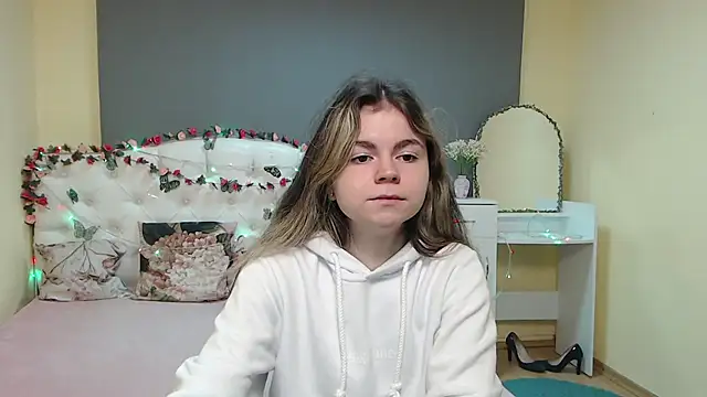 TinaRedly online show from March 2026 06:15:02 PM