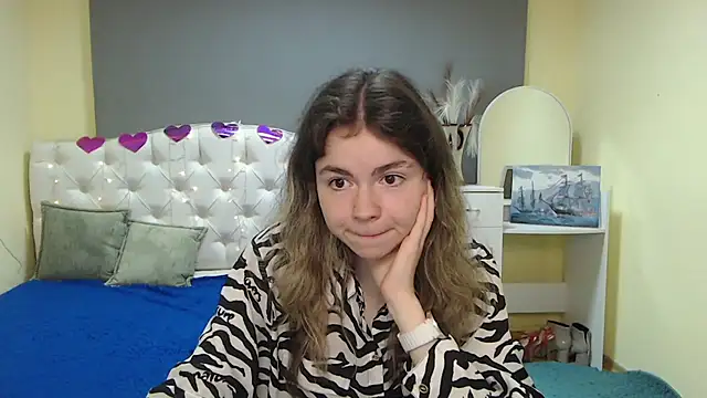 TinaRedly online show from September 2025 05:28:01 PM