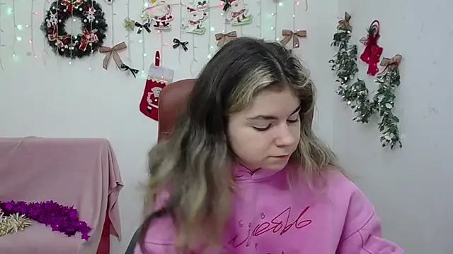 TinaRedly online show from December 2025 06:35:01 PM