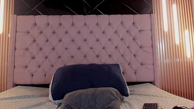 Snapshot of AinaPink chatting on March 2025 05:31:01 PM AinaPink online show from March 2025 05:31:01 PM