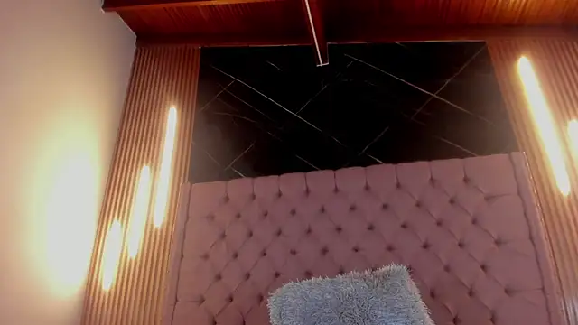 Snapshot of AinaPink chatting on March 2025 04:56:02 PM AinaPink online show from March 2025 04:56:02 PM