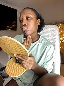 Snapshot of kellya_ chatting on November 2025 11:41:01 PM kellya online show from November 2025 11:41:01 PM