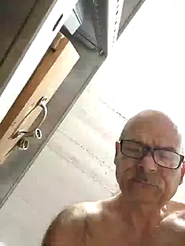 Snapshot of bottomhairy chatting on January 2025 07:28:01 PM bottomhairy online show from January 2025 07:28:01 PM