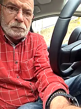 Snapshot of bottomhairy chatting on April 2026 10:05:01 AM bottomhairy online show from April 2026 10:05:01 AM