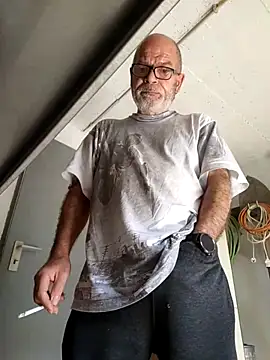 Snapshot of bottomhairy chatting on April 2026 09:37:01 AM bottomhairy online show from April 2026 09:37:01 AM