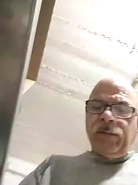 Snapshot of bottomhairy chatting on November 2025 04:05:02 AM bottomhairy online show from November 2025 04:05:02 AM