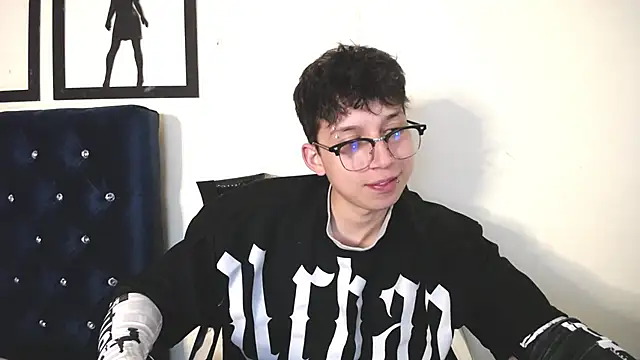  Thomas hot  online show from October 2025 04:20:02 AM