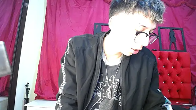 Snapshot of _Thomas_hot_ chatting on March 2025 08:10:02 PM Thomas hot online show from March 2025 08:10:02 PM