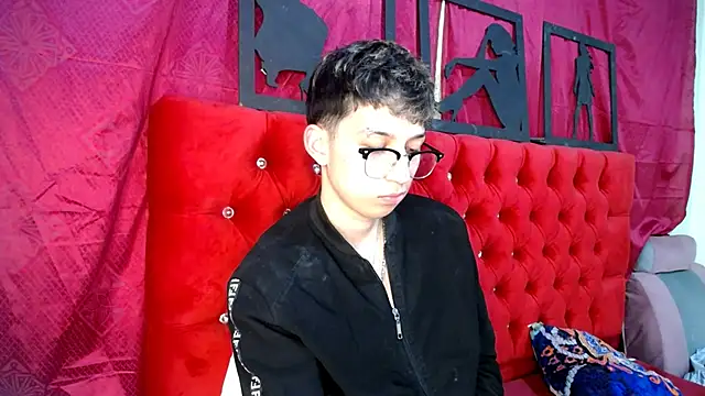 Snapshot of _Thomas_hot_ chatting on March 2025 06:52:02 AM Thomas hot online show from March 2025 06:52:02 AM
