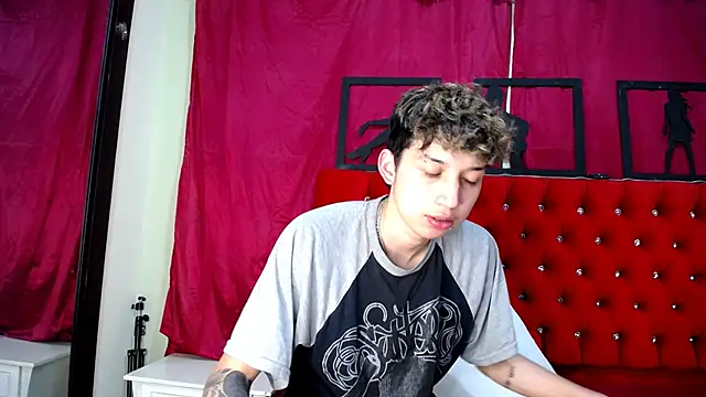 Snapshot of _Thomas_hot_ chatting on February 2025 07:15:02 AM Thomas hot online show from February 2025 07:15:02 AM