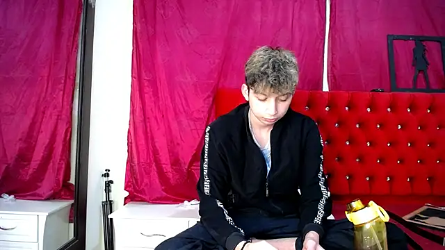 Snapshot of _Thomas_hot_ chatting on March 2025 07:08:02 AM Thomas hot online show from March 2025 07:08:02 AM