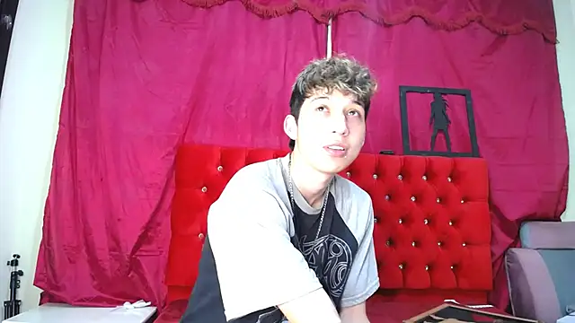 Snapshot of _Thomas_hot_ chatting on March 2025 04:33:02 PM Thomas hot online show from March 2025 04:33:02 PM