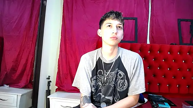 Snapshot of _Thomas_hot_ chatting on March 2025 01:48:01 PM Thomas hot online show from March 2025 01:48:01 PM
