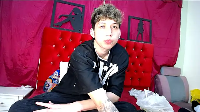 Snapshot of _Thomas_hot_ chatting on February 2025 04:30:01 AM Thomas hot online show from February 2025 04:30:01 AM
