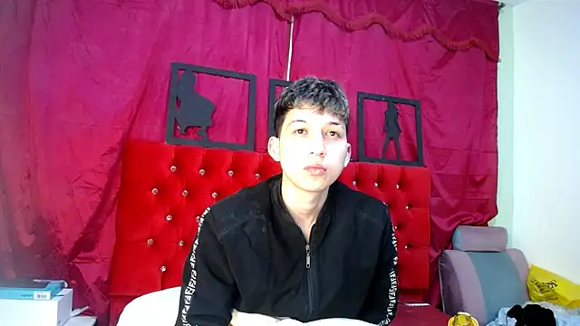 Snapshot of _Thomas_hot_ chatting on March 2025 06:28:01 PM Thomas hot online show from March 2025 06:28:01 PM