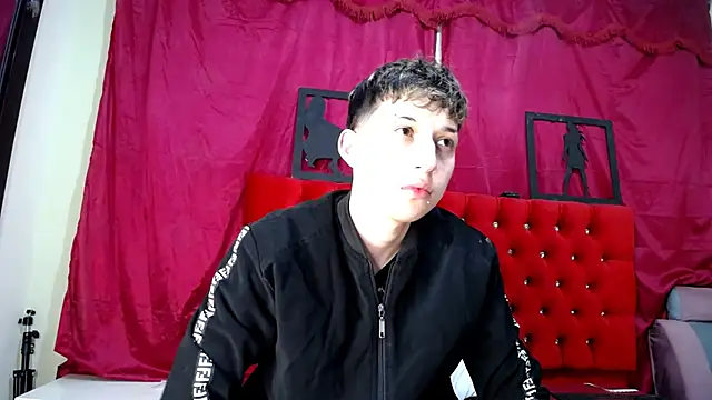 Snapshot of _Thomas_hot_ chatting on March 2025 02:52:01 AM Thomas hot online show from March 2025 02:52:01 AM