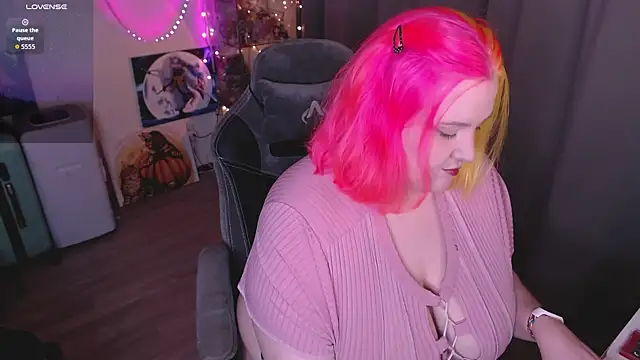 lissamuff online show from September 2025 03:56:02 PM