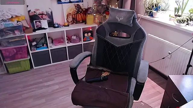 lissamuff online show from March 2025 08:59:01 AM