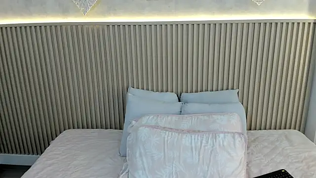 charlottebrowns  online show from February 2026 12:49:01 PM