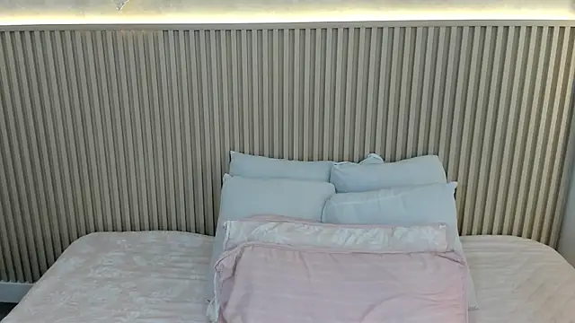 charlottebrowns  online show from February 2026 12:17:01 PM