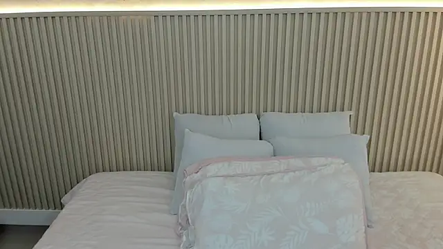 charlottebrowns  online show from May 2026 12:13:02 PM