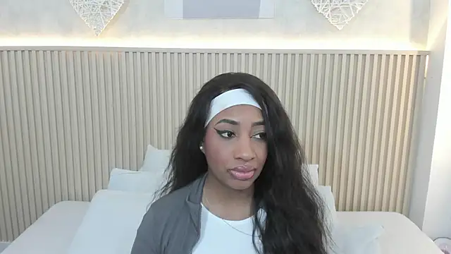 charlottebrowns  online show from October 2025 12:13:02 PM