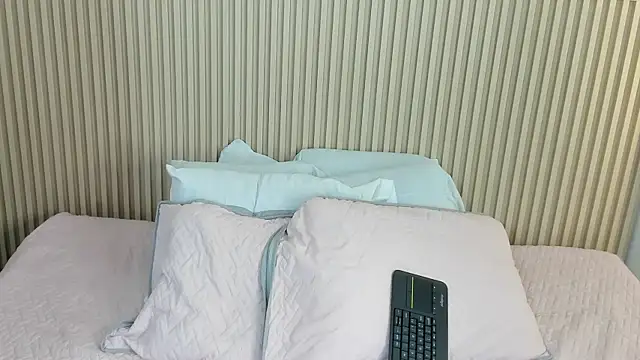 charlottebrowns  online show from December 2025 12:18:01 PM