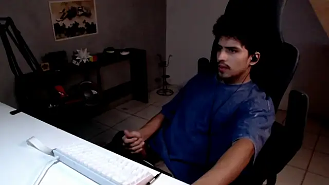 Snapshot of Thieves9 chatting on December 2025 04:28:01 AM Thieves9 online show from December 2025 04:28:01 AM