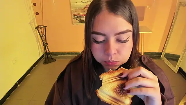 Snapshot of ArianaBaker chatting on November 2025 01:22:01 PM ArianaBaker online show from November 2025 01:22:01 PM