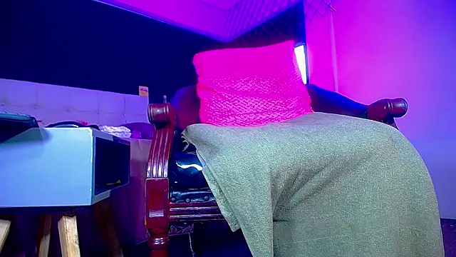 Snapshot of bellatrixx_69 chatting on December 2025 11:20:01 AM bellatrixx 69 online show from December 2025 11:20:01 AM